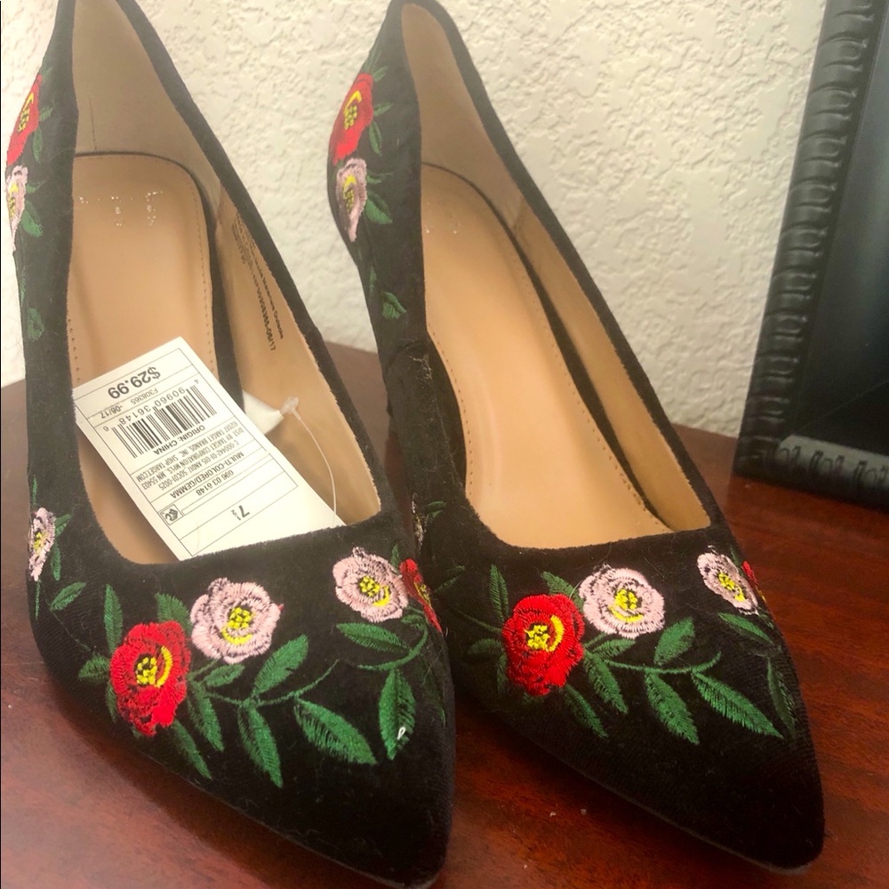 A New Day velvet floral pump Size 7.5